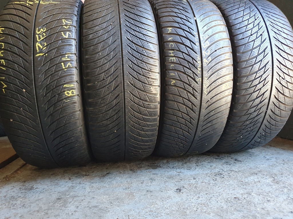 Шины бу 255 45 R18 Зима Michelin Шины бу 255 45 R18 Зима Michelin