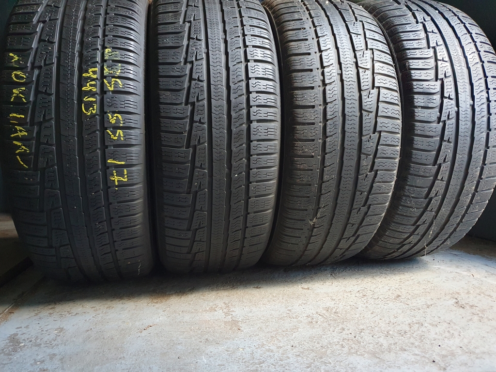 Шины бу 235 55 R17 Зима Nokian Шины бу 235 55 R17 Зима Nokian