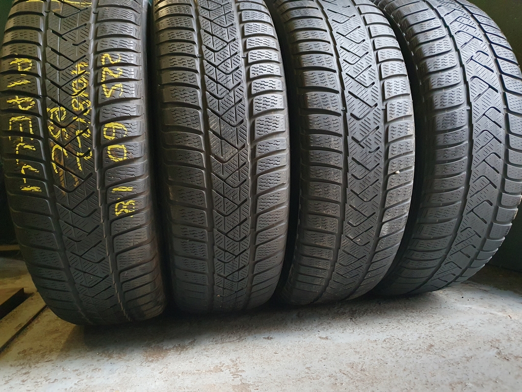 Шины бу 225 60 R18 Зима Pirelli Шины бу 225 60 R18 Зима Pirelli