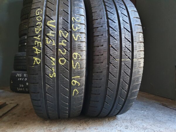 Шини бу 235 65 R16C Зима Goodyear