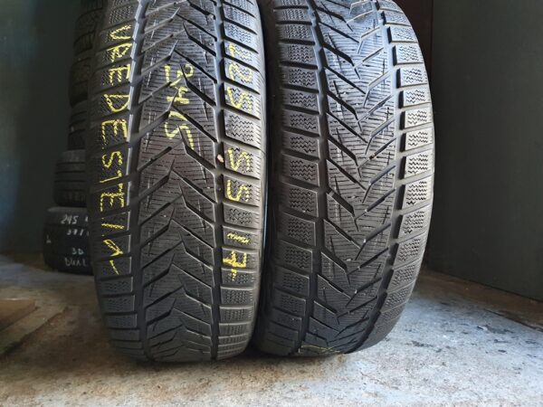 Шини бу 225 55 R17 Зима Vredestein