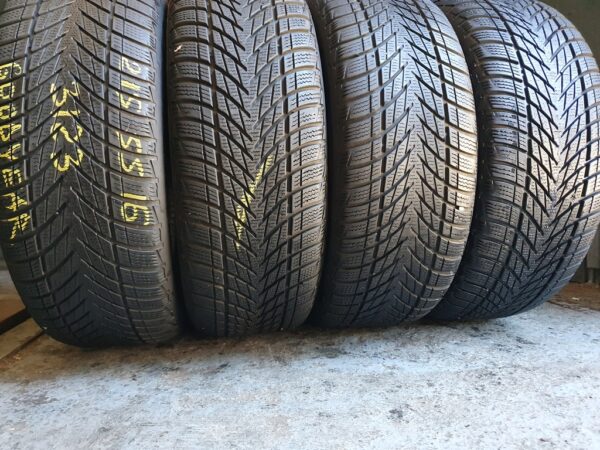 Шини бу 215 55 R16 Зима Goodyear