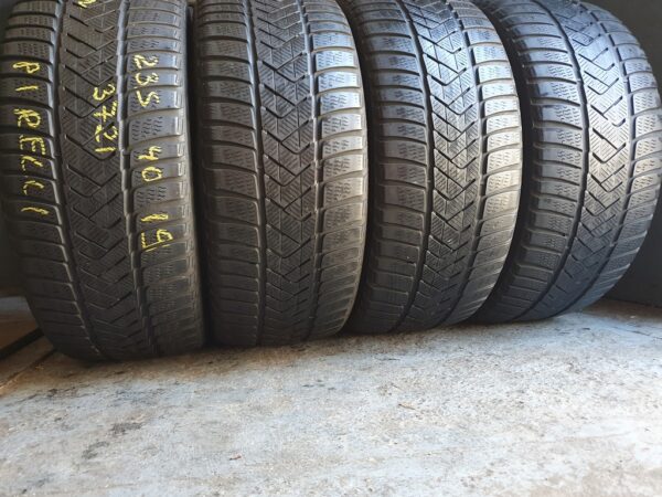 Шини бу 235 40 R19 Зима Pirelli