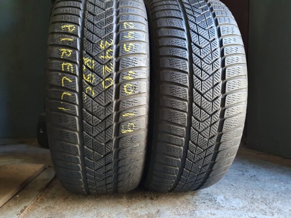 Шини бу 245 40 R19 Зима Pirelli