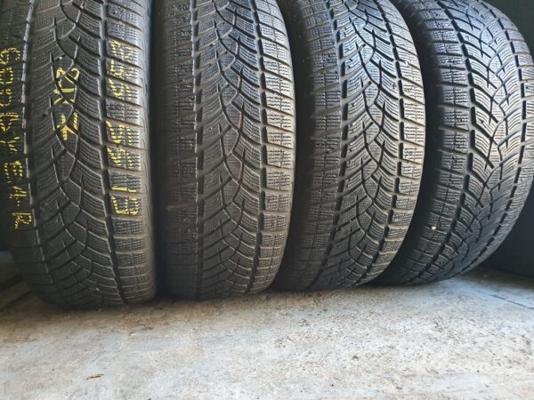 Шини бу 235 55 R19 Зима Goodyear