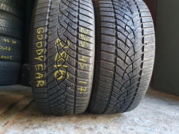 Шини бу 225 45 R17 Зима Goodyear