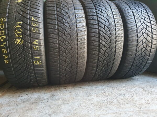 Шини бу 235 45 R18 Зима Goodyear