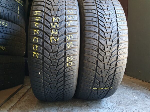 Шини бу 235 55 R20 Зима Hankook