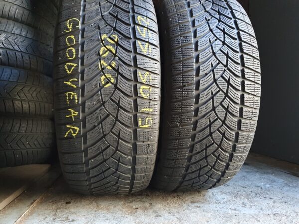 Шини бу 255 50 R19 Зима Goodyear