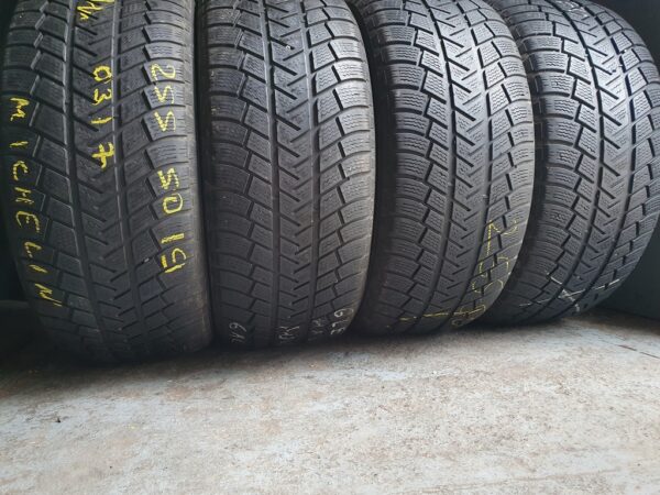 Шини бу 255 50 R19 Зима Michelin