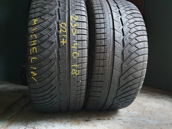 Шини бу 235 40 R18 Зима Hankook