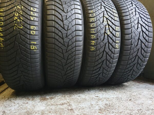 Шины бу 225 60 R18 Зима Yokohama