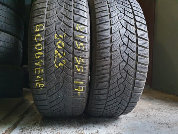 Шины бу 215 55 R17 Зима Goodyear
