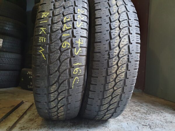 Шины бу 225 75 R16C Зима Riken