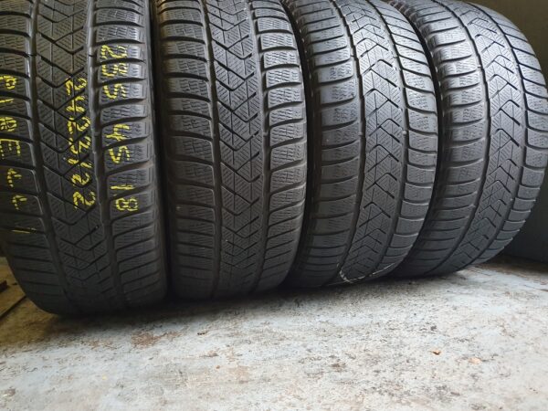 Шини бу 235 45 R18 Зима Pirelli