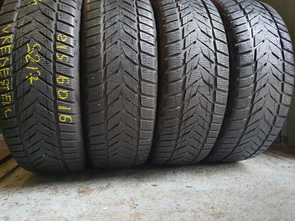 Шины бу 215 60 R16 Зима Vredestein