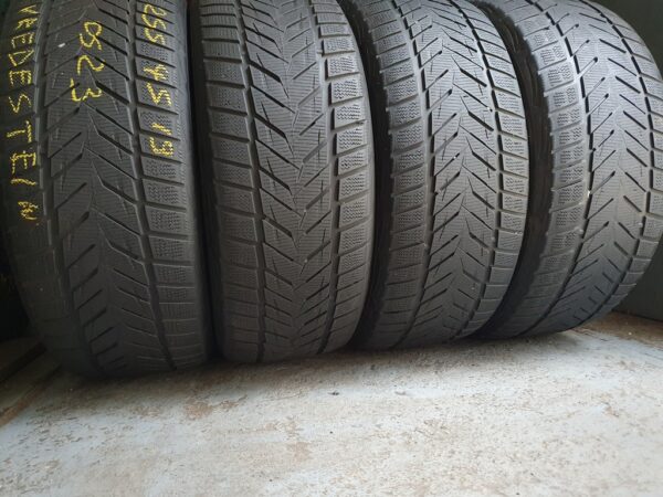 Шины бу 255 45 R19 Зима Vredestein