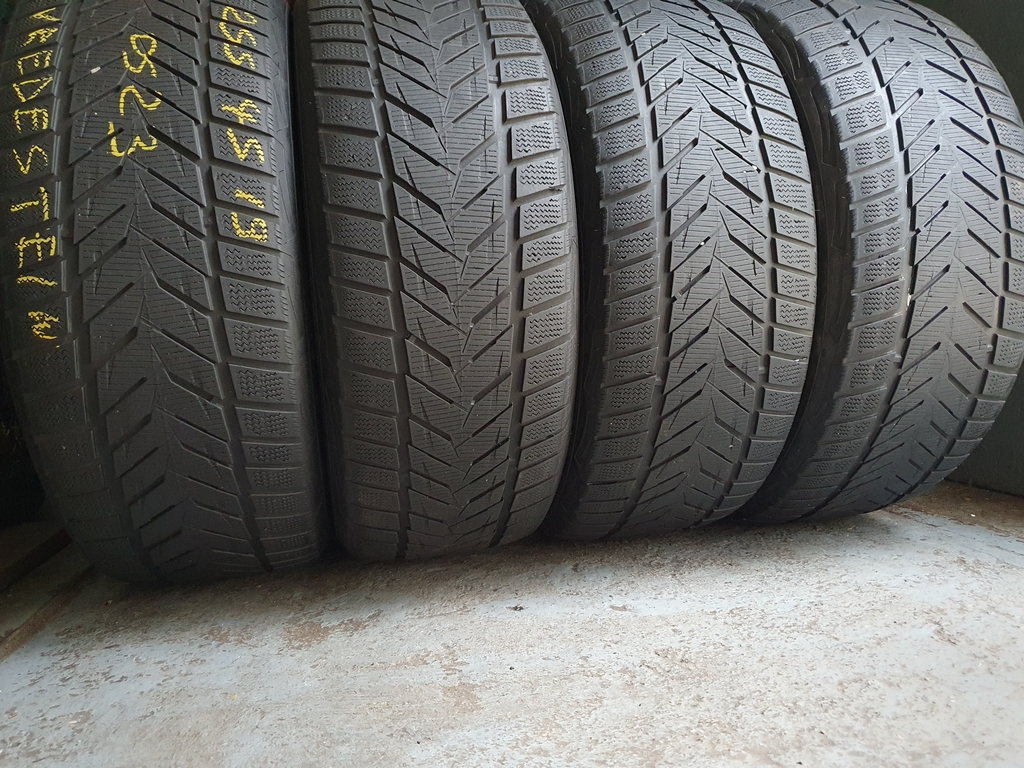 Шини бу 255 45 R19 Зима Vredestein Шини бу 255 45 R19 Зима Vredestein