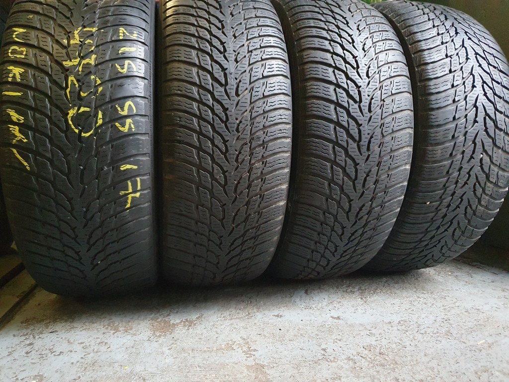 Шини бу 215 55 R17 Зима Nokian Шини бу 215 55 R17 Зима Nokian