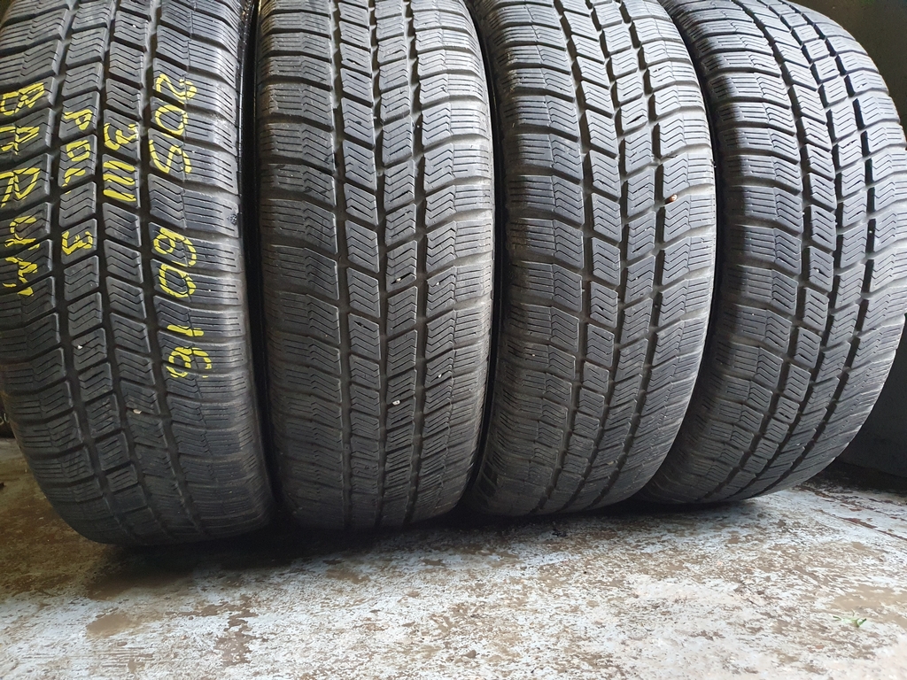 Шины бу 205 60 R16 Зима Barum Шины бу 205 60 R16 Зима Barum