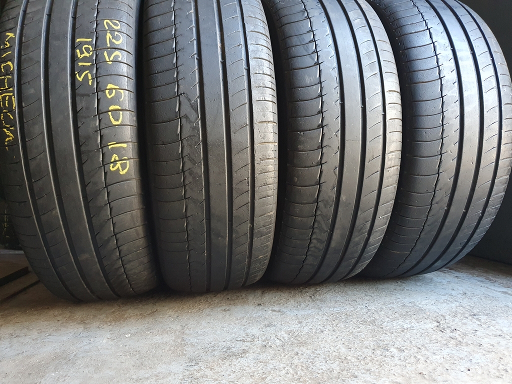 Шины бу 225 60 R18 Лето Michelin Шины бу 225 60 R18 Лето Michelin