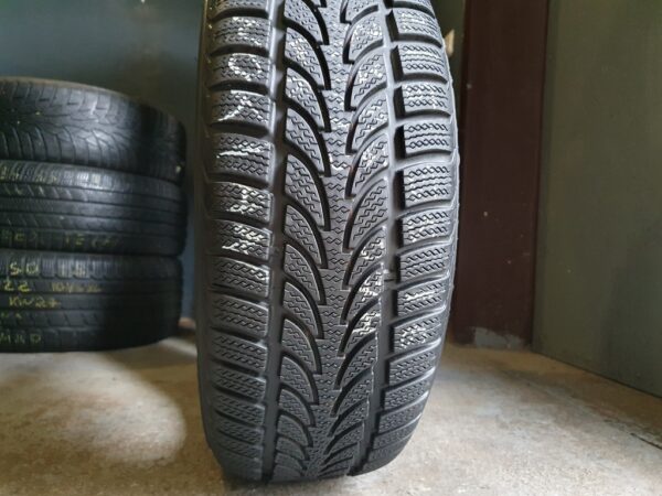 Шины бу 215 55 R16 Зима Nokian